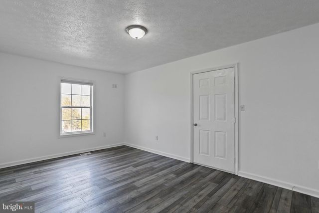 19 TIE RUN RD, Martinsburg, WV 25405
