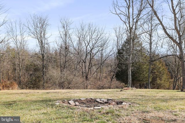 19 TIE RUN RD, Martinsburg, WV 25405
