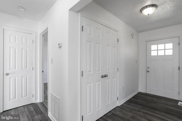 19 TIE RUN RD, Martinsburg, WV 25405