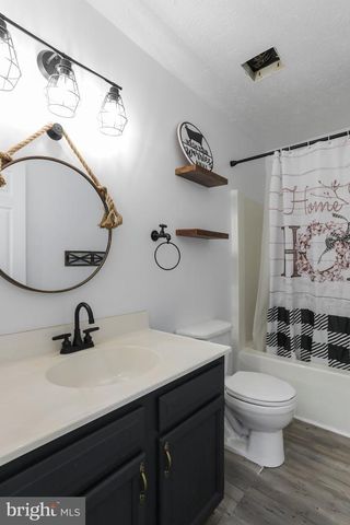 19 TIE RUN RD, Martinsburg, WV 25405