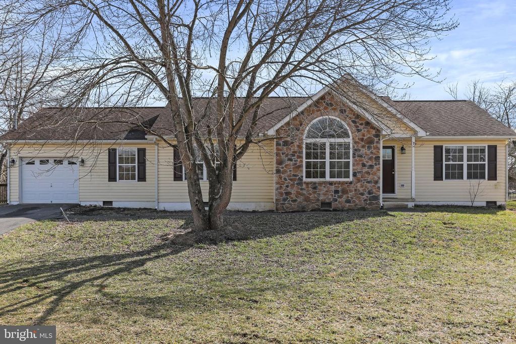 19 TIE RUN RD, Martinsburg, WV 25405