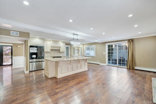 20 Sagamore Way S, Jericho, NY 11753