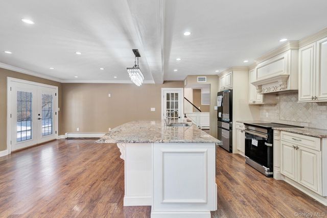 20 Sagamore Way S, Jericho, NY 11753