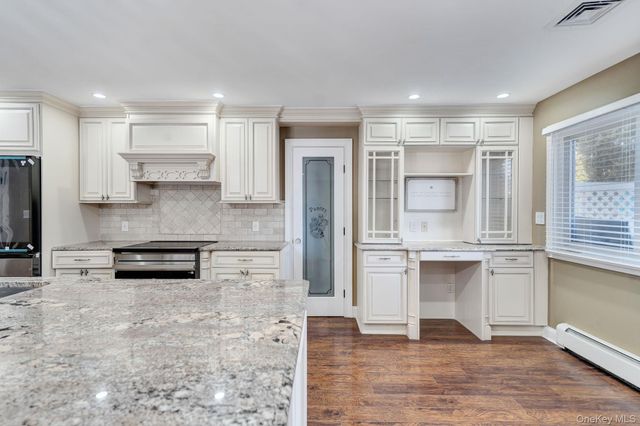 20 Sagamore Way S, Jericho, NY 11753