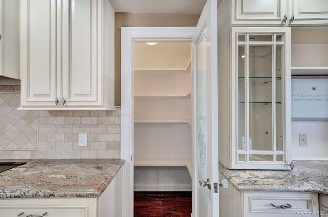 20 Sagamore Way S, Jericho, NY 11753