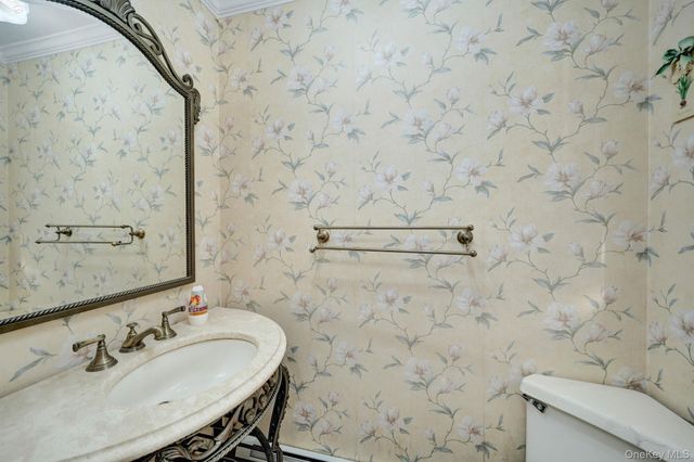 20 Sagamore Way S, Jericho, NY 11753