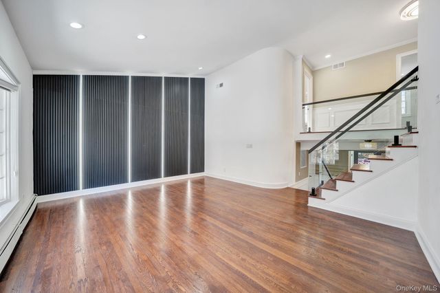 20 Sagamore Way S, Jericho, NY 11753