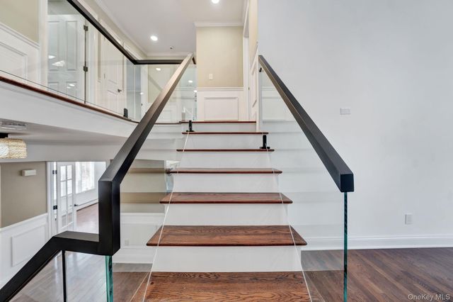 20 Sagamore Way S, Jericho, NY 11753