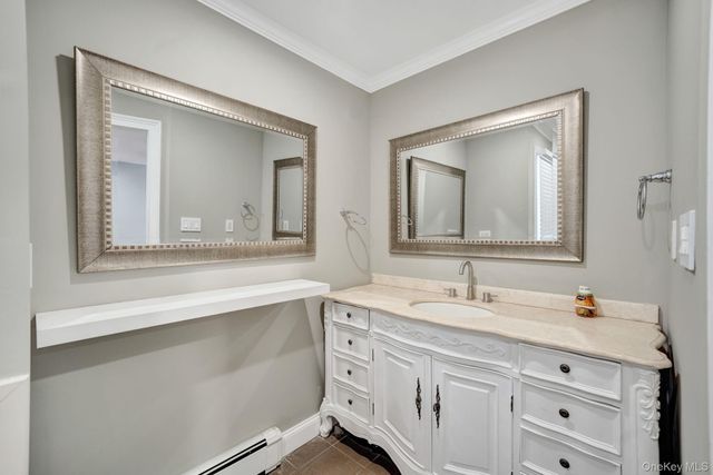 20 Sagamore Way S, Jericho, NY 11753