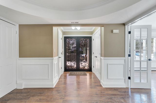 20 Sagamore Way S, Jericho, NY 11753