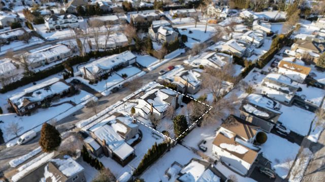 20 Sagamore Way S, Jericho, NY 11753