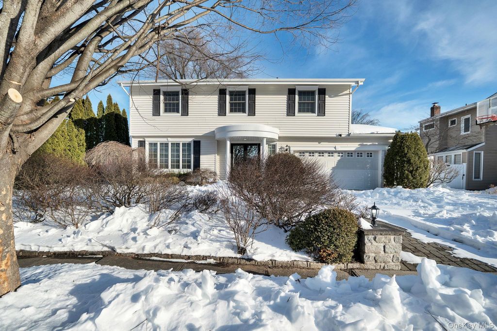 20 Sagamore Way S, Jericho, NY 11753