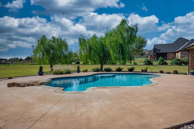 1582 High Ridge Drive, Blanchard, OK 73010