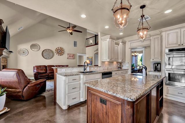 1582 High Ridge Drive, Blanchard, OK 73010