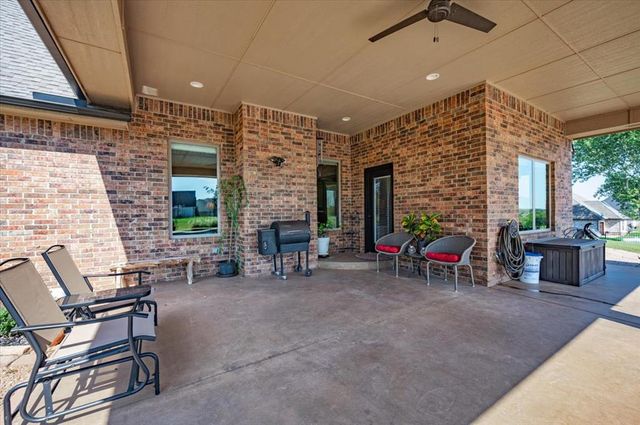 1582 High Ridge Drive, Blanchard, OK 73010