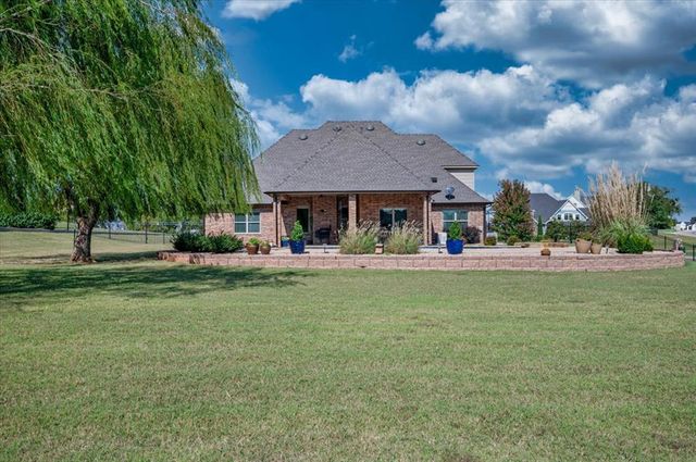 1582 High Ridge Drive, Blanchard, OK 73010