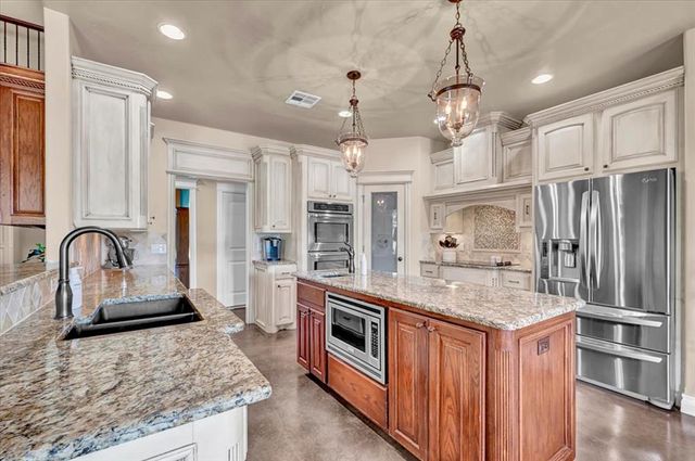 1582 High Ridge Drive, Blanchard, OK 73010