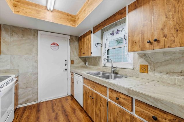 7221 8TH AVENUE LOOP W, Bradenton, FL 34209