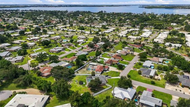 7221 8TH AVENUE LOOP W, Bradenton, FL 34209