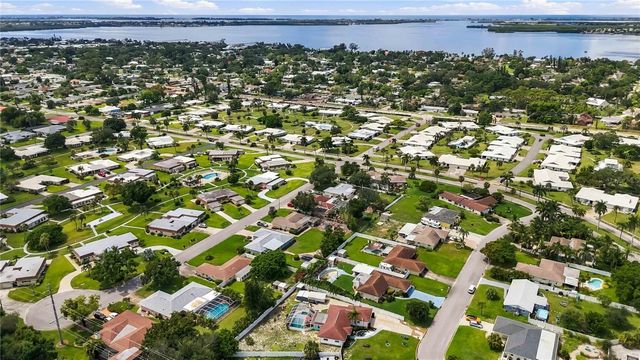 7221 8TH AVENUE LOOP W, Bradenton, FL 34209