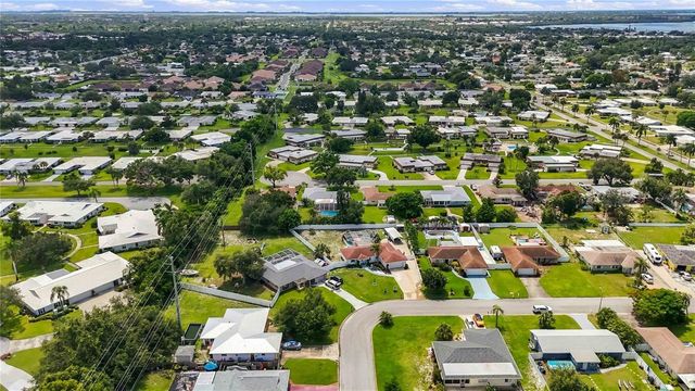 7221 8TH AVENUE LOOP W, Bradenton, FL 34209