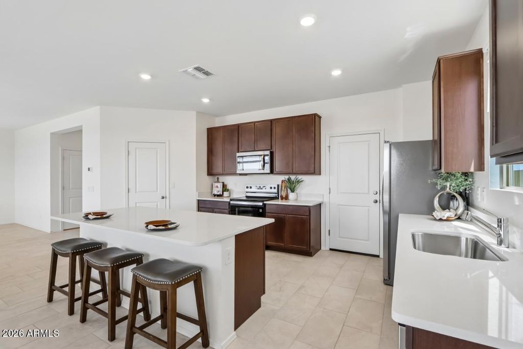 33726 N HOSTA Drive, San Tan Valley, AZ 85140 — photo 4