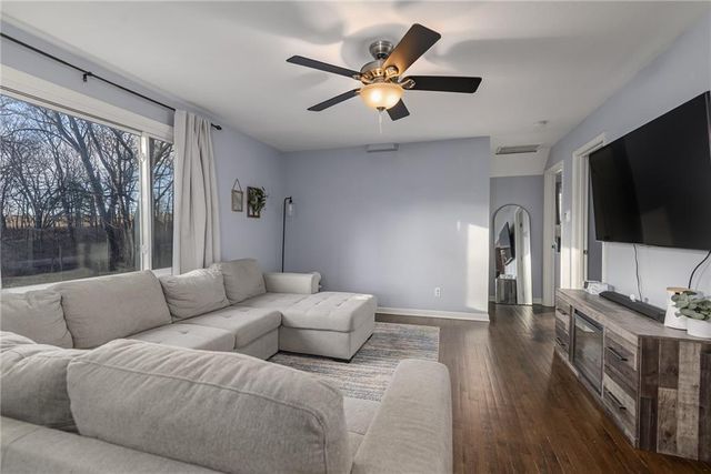 511 N 142nd Street, Bonner Springs, KS 66102