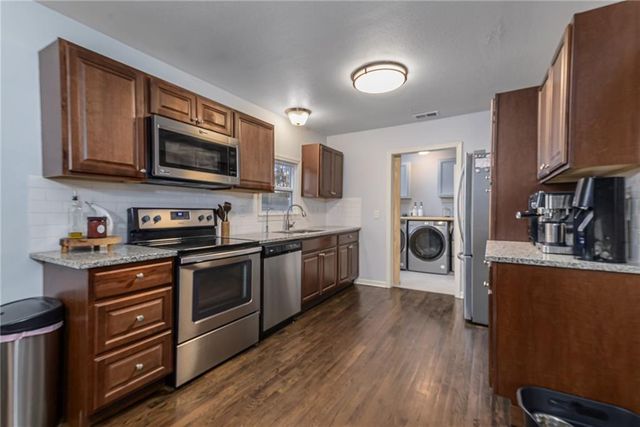 511 N 142nd Street, Bonner Springs, KS 66102