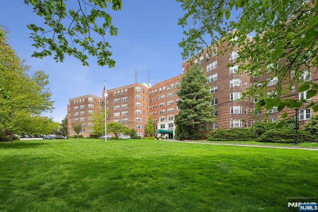 10 Crestmont Road 5J, Montclair, NJ 07042