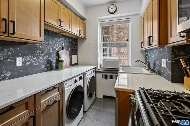 10 Crestmont Road 5J, Montclair, NJ 07042