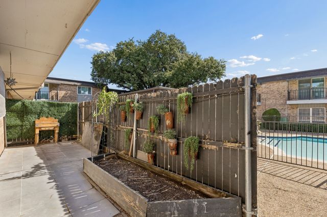10240 Regal Oaks Drive B, Dallas, TX 75230