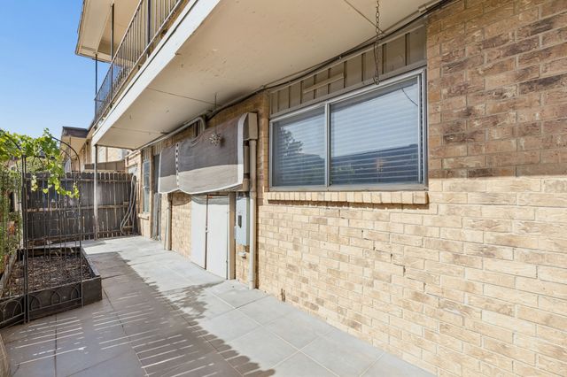 10240 Regal Oaks Drive B, Dallas, TX 75230