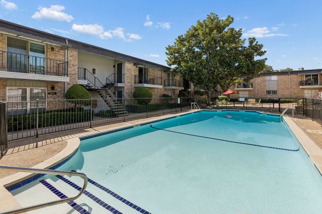 10240 Regal Oaks Drive B, Dallas, TX 75230