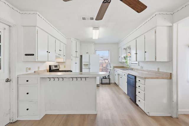 612 N 10th Street, Sanger, TX 76266