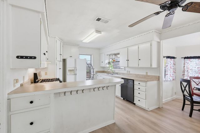612 N 10th Street, Sanger, TX 76266