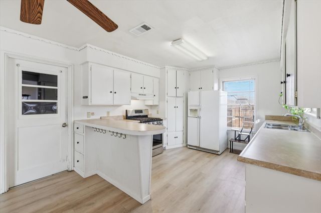 612 N 10th Street, Sanger, TX 76266