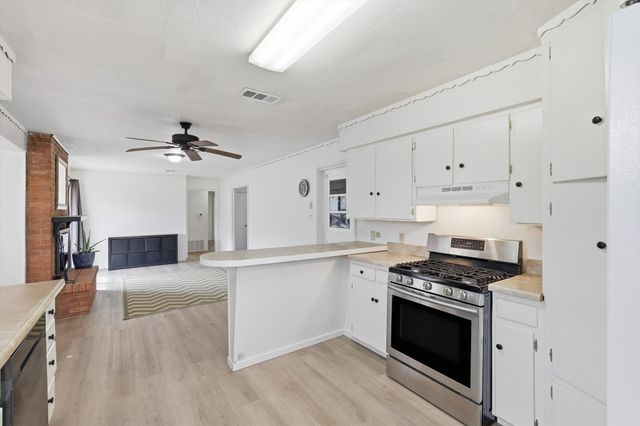 612 N 10th Street, Sanger, TX 76266