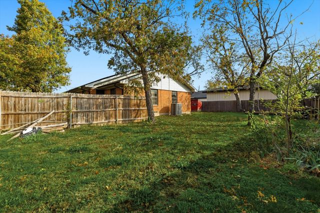 612 N 10th Street, Sanger, TX 76266