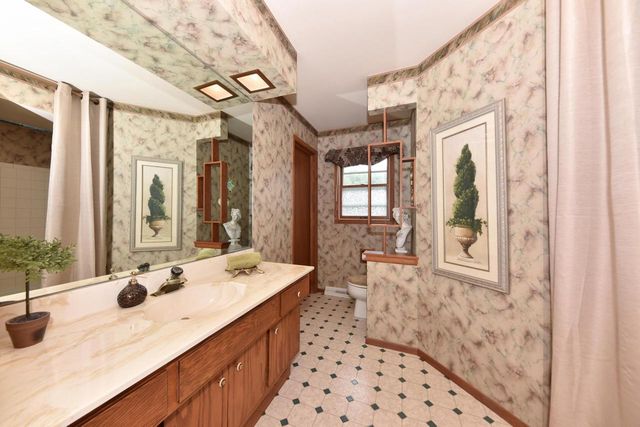 5944 S 35th STREET, Greenfield, WI 53221