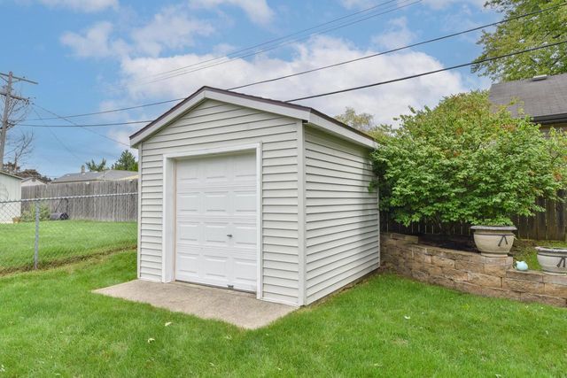 5944 S 35th STREET, Greenfield, WI 53221