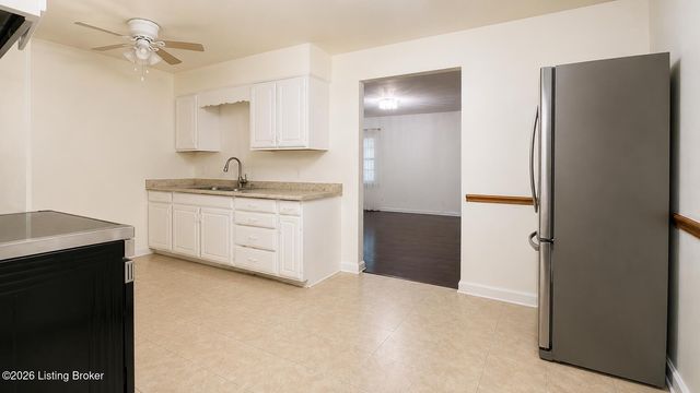 2202 Thistledawn Dr, Louisville, KY 40216