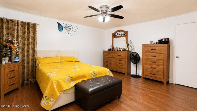 2202 Thistledawn Dr, Louisville, KY 40216