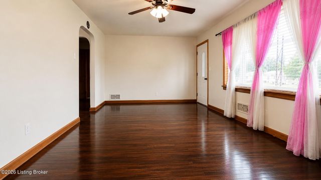 2202 Thistledawn Dr, Louisville, KY 40216