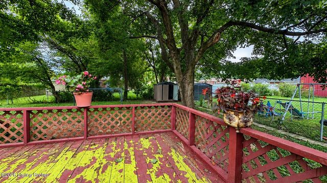 2202 Thistledawn Dr, Louisville, KY 40216
