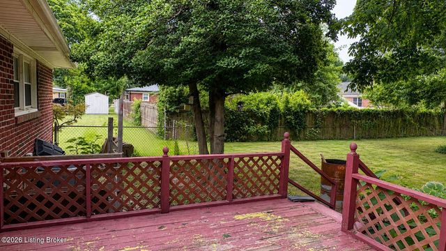 2202 Thistledawn Dr, Louisville, KY 40216
