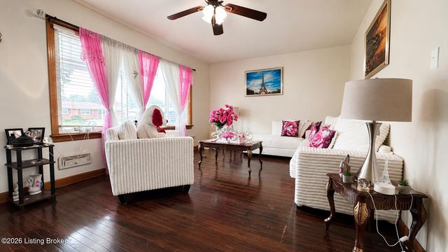2202 Thistledawn Dr, Louisville, KY 40216