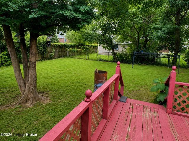 2202 Thistledawn Dr, Louisville, KY 40216