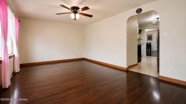 2202 Thistledawn Dr, Louisville, KY 40216