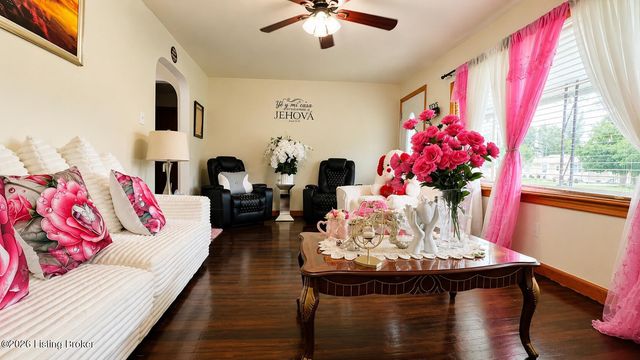 2202 Thistledawn Dr, Louisville, KY 40216
