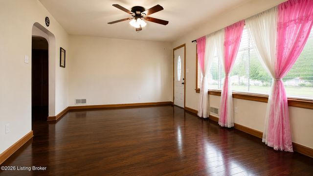 2202 Thistledawn Dr, Louisville, KY 40216
